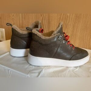 Clarks Leather Hero Hiker Boots Sneakers Army Green Olive Brown Women’s Size 6